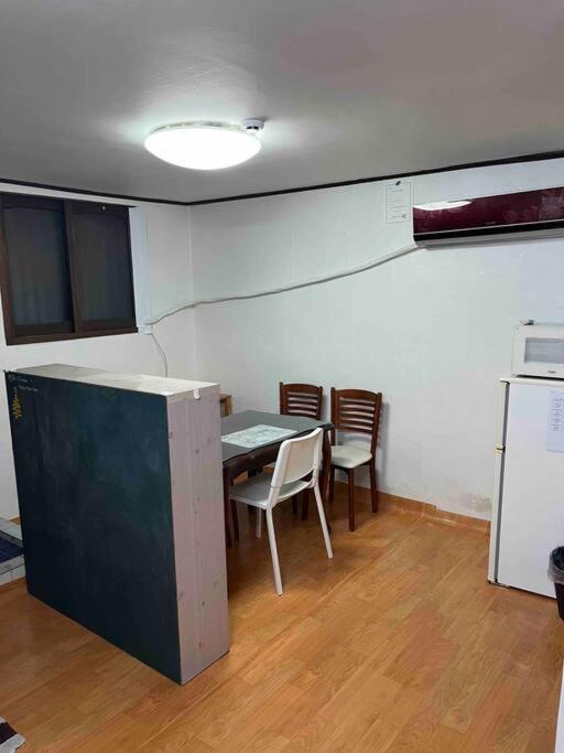 Dongming House Guest house *